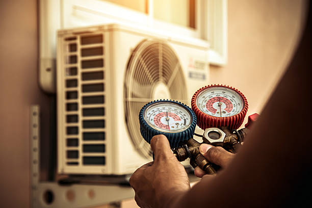 Professional Hvac Installation technician working in Mooreland, IN